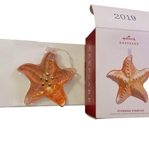 2019 Hallmark Keepsake "Stunning Starfish" glass Christmas ornament.